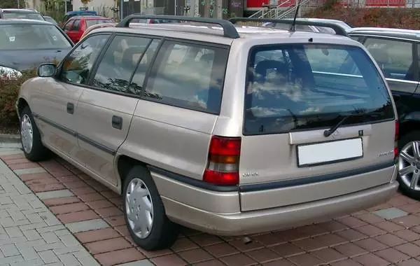 OPEL Astra Station Wagon 1.6dm3 benzyna A-H/SW FT11 1AABA0TGBJ5